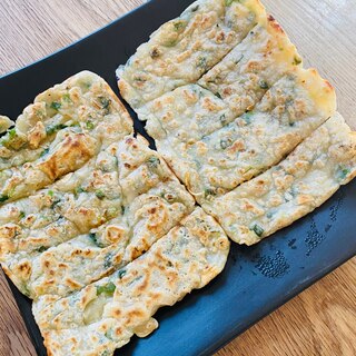 余った餃子のタネで混ぜて焼くだけチヂミ